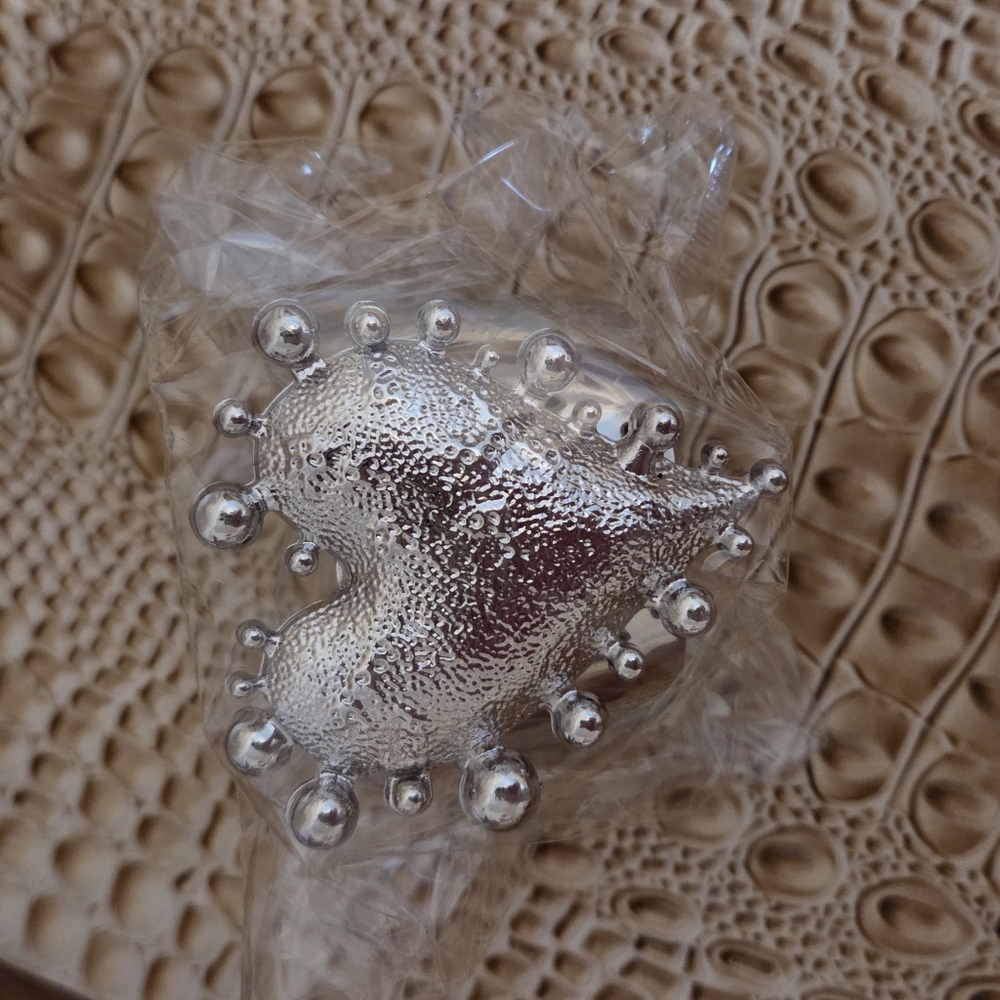 NWT Mew Mews Large Abstract Heart Metal Cuff Bracelet - Picture 4 of 6